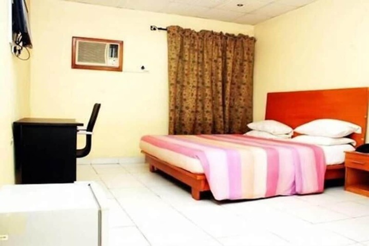Room 7 of 13