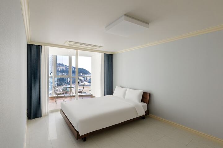 Room 25 of 94