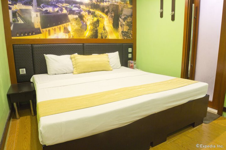 Room 10 of 40
