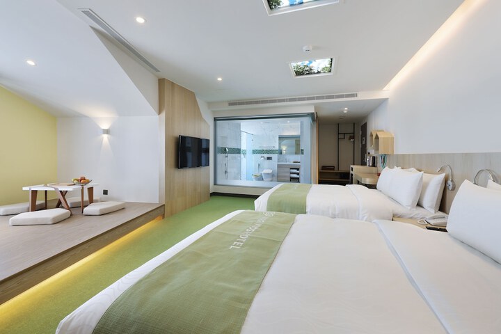 Room 8 of 60