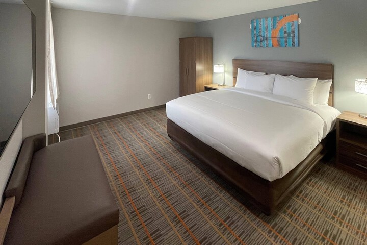 Room 10 of 28