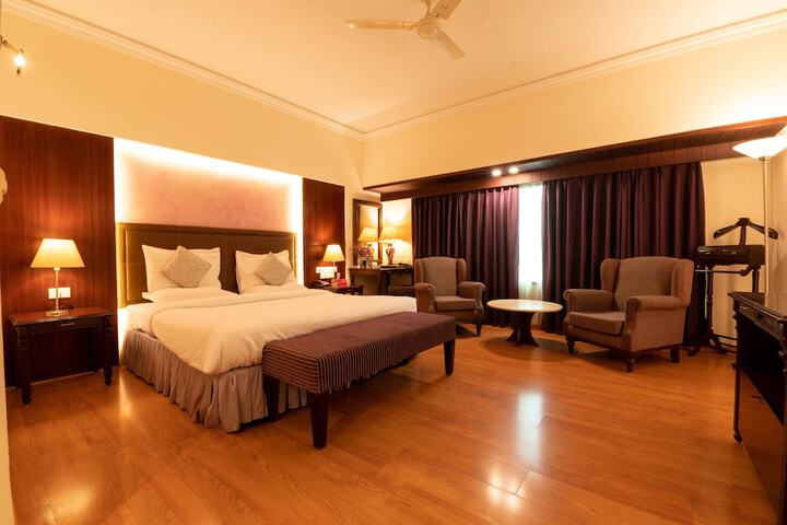 Room 4 of 27