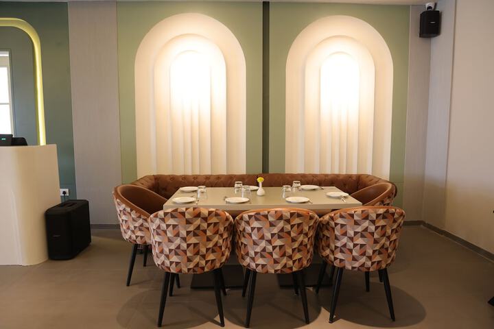 Dining 45 of 61