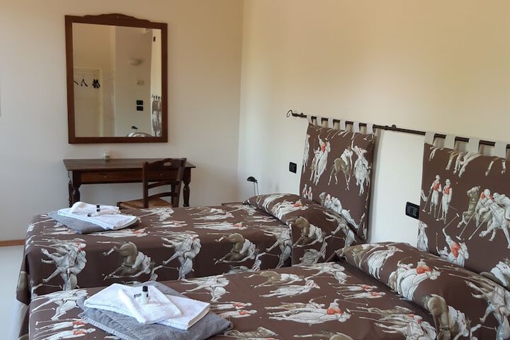 Room 17 of 27