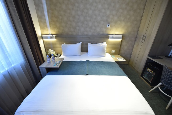 Room 36 of 64