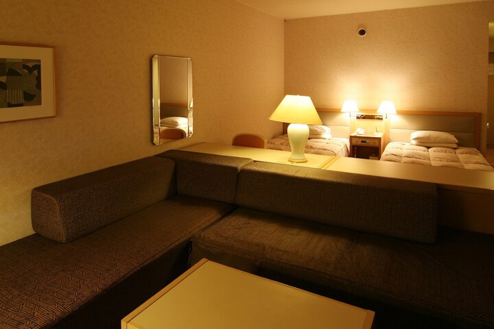 Room 4 of 39
