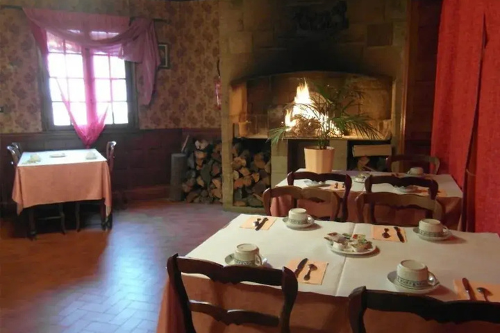 Dining 16 of 16