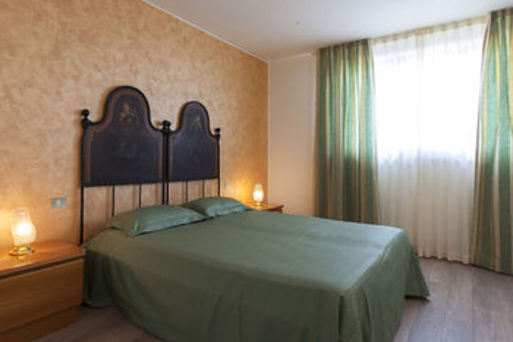 Room 6 of 20