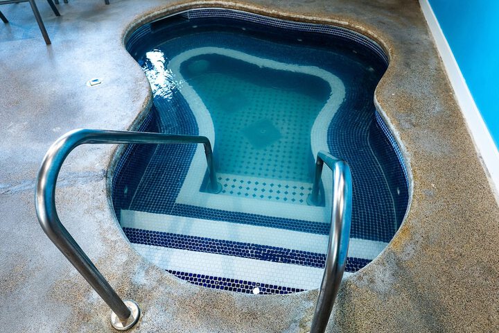 Pool 270 of 293