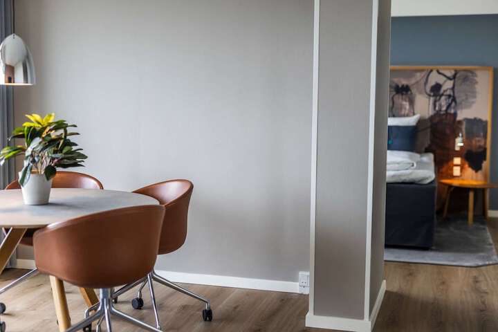 Room 18 of 102