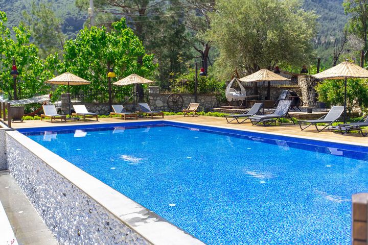 Pool 40 of 85