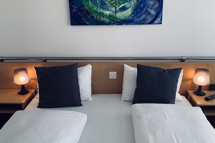 Room 8 of 39