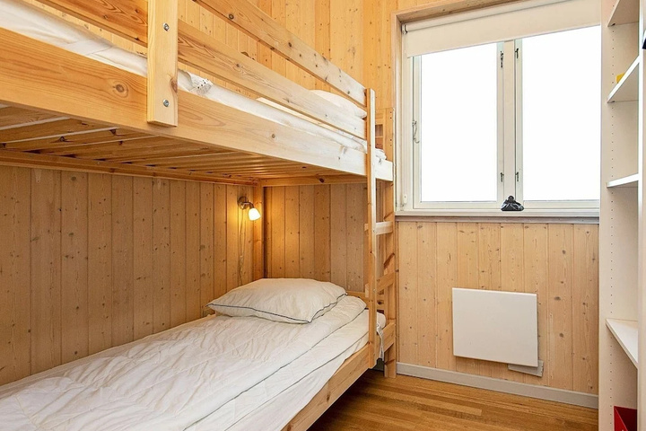 Room 4 of 15