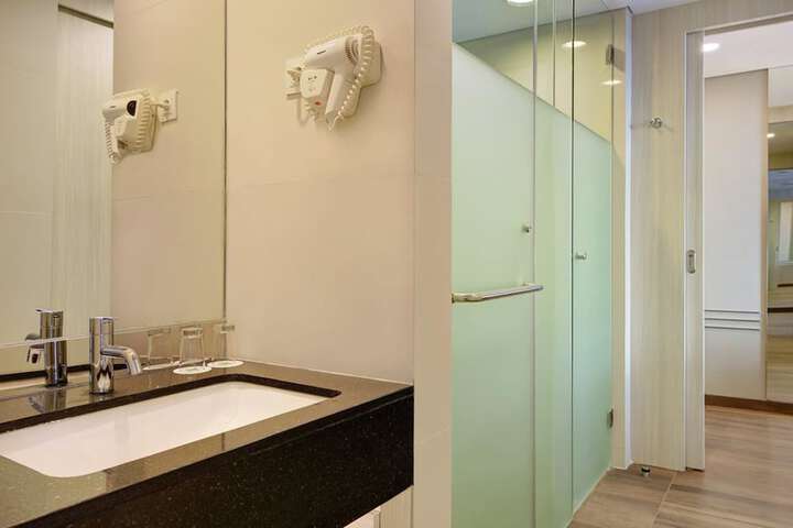 Room 5 of 28