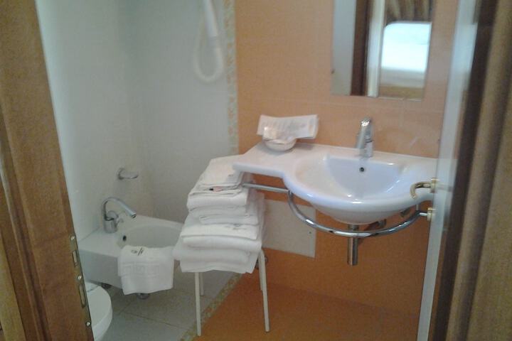 Room 42 of 66