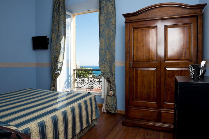 Room 7 of 53