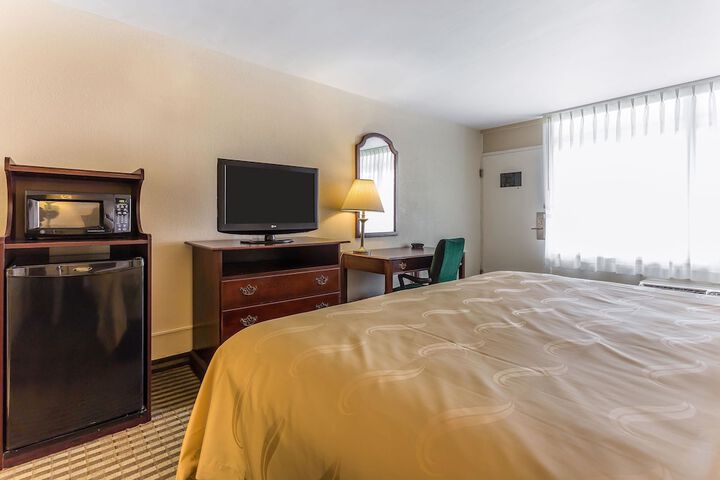 Standard | King Bed (2 of 14)