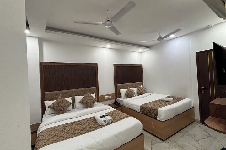 Room 11 of 20