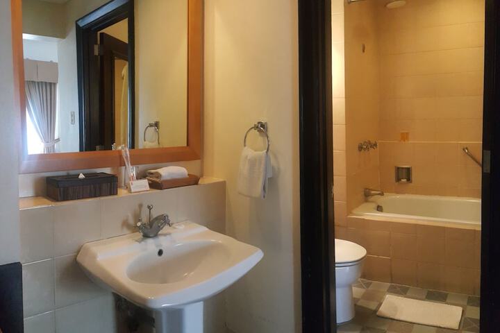 Room 33 of 51