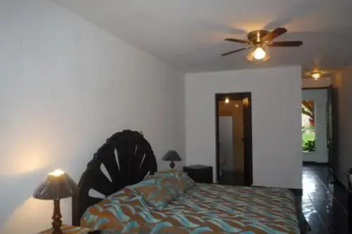 Room 4 of 11