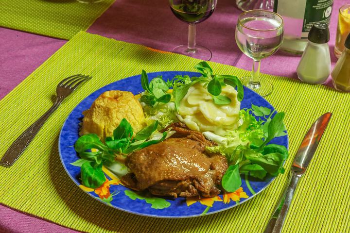 Dining 17 of 31