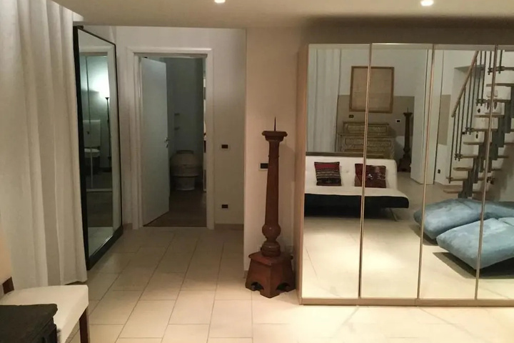 Room 6 of 13