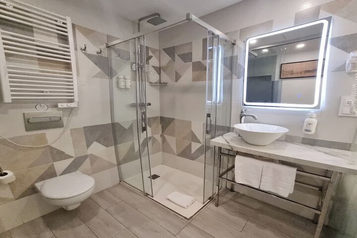 Room 26 of 32