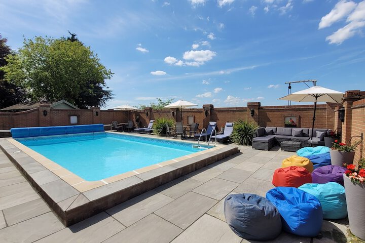 Pool 33 of 49