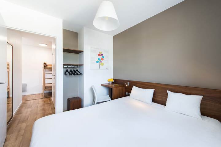 Room 30 of 74