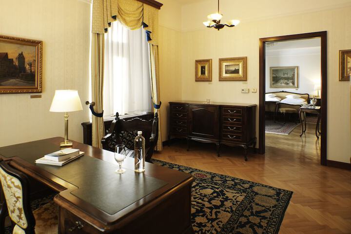 In-room business center