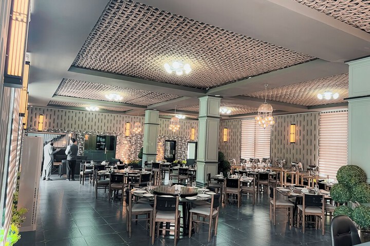 Dining 20 of 35