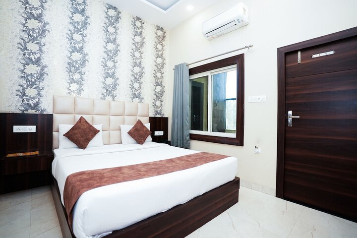 Room 9 of 39