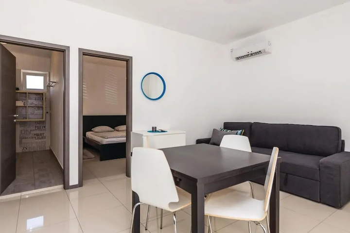 Room 3 of 16