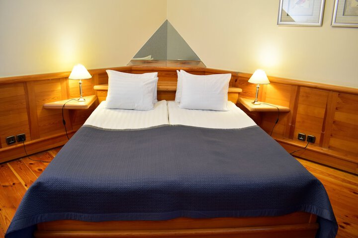 Room 3 of 42