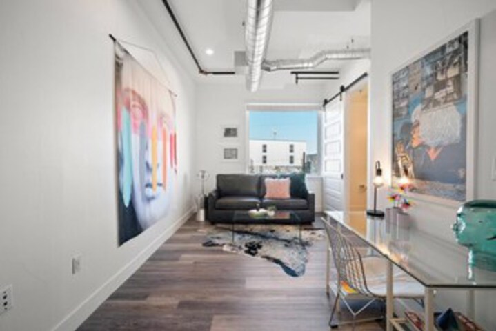 Room 43 of 104