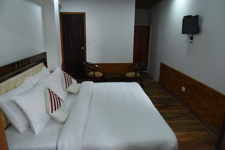Room 14 of 76