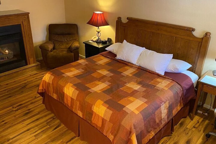 Room 5 of 65