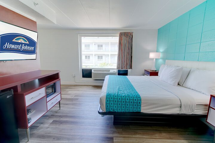 1 King Bed (1 of 7)