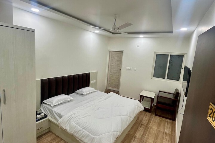 Room 3 of 6