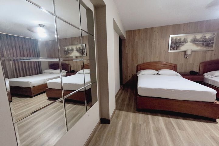 Room 7 of 32