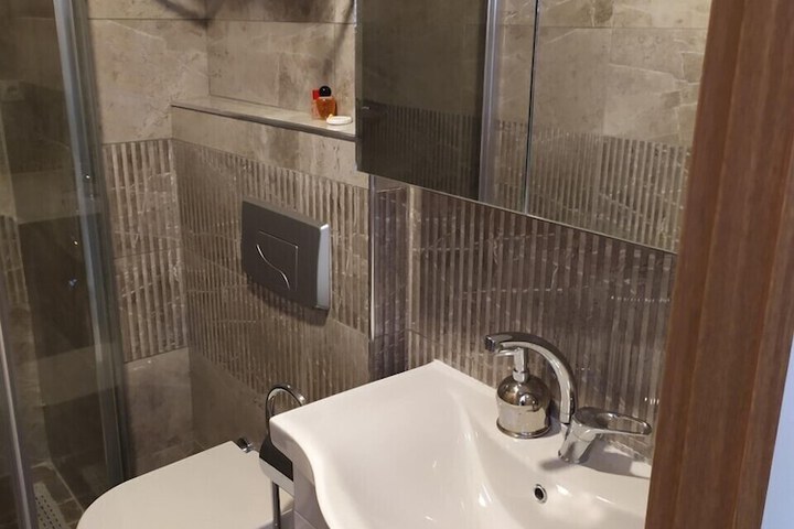 Room 16 of 20