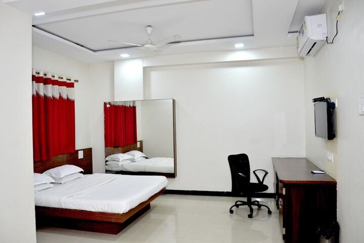 Room 13 of 31