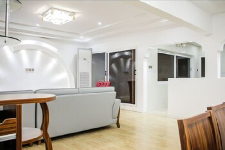 Room 9 of 27