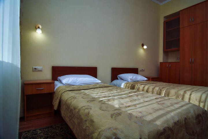 Room 12 of 115