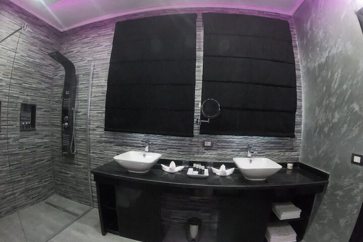Room 36 of 97