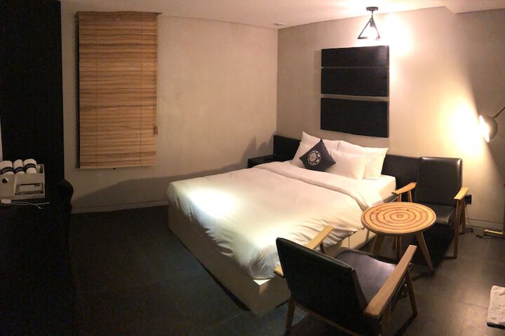 Room 6 of 45