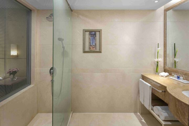 Room 53 of 124