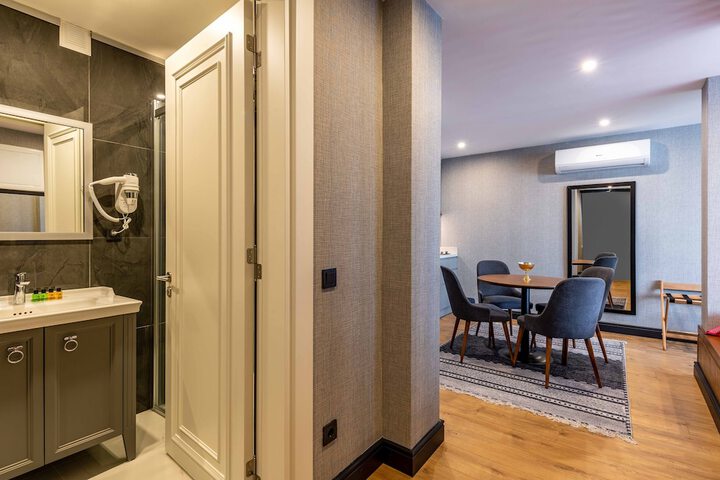 Room 40 of 52