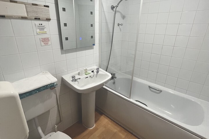 Room 25 of 59