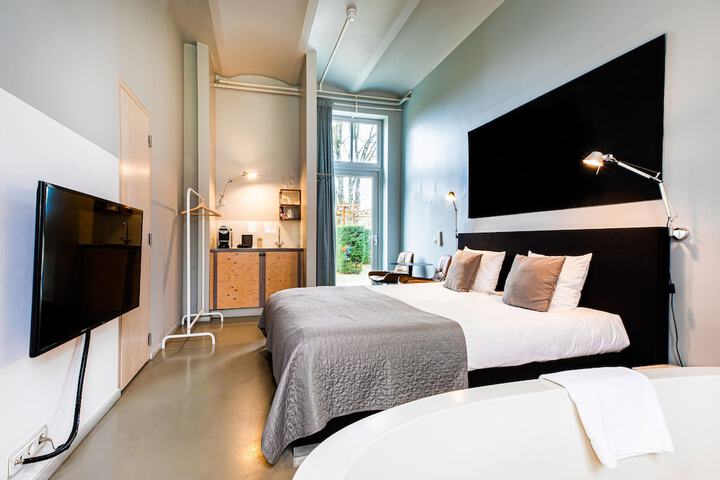 Room 35 of 214